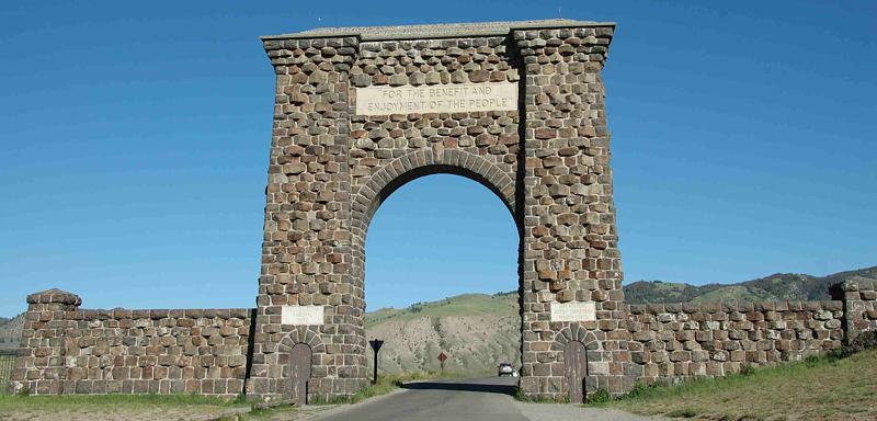 01-roosevelt_arch_north_entrance.jpg - The Arch - north entrance to Yellowstone National Park.