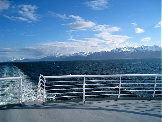 17-ferry_juneau_to_haines-south.jpg - Looking back to where we had been.  Such a big and awesome place.