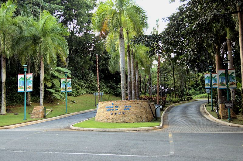 elyun10.jpg - Entrance to El Portal Visitor Center