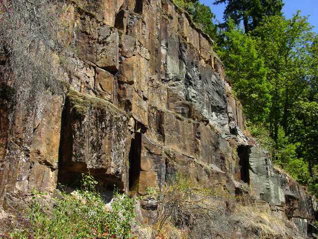 138_02_collanade_basalt2_umpqua-NF.jpg